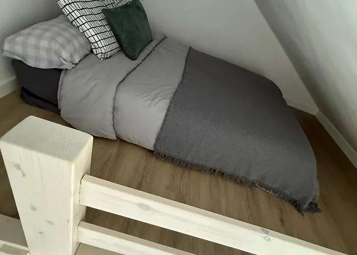 Calle Del Torcal, Card *